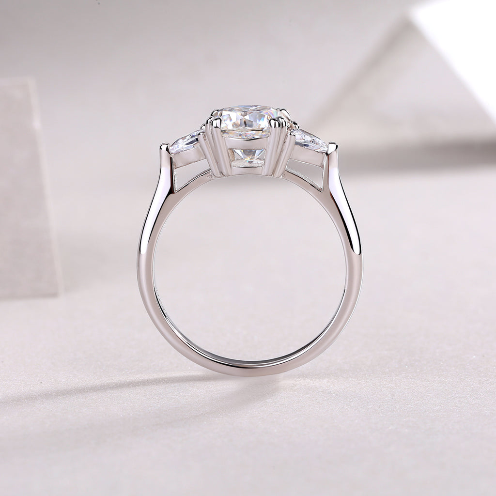 “Luxury Fashion: Large Diamond Wedding Ring with Moissanite - TikTok Sales Prohibited”